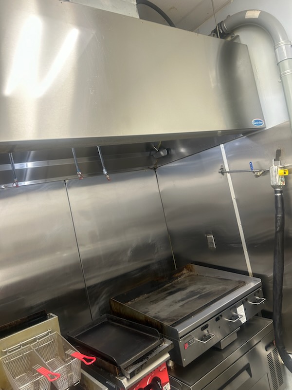 Commercial kitchen with clean vent hood system